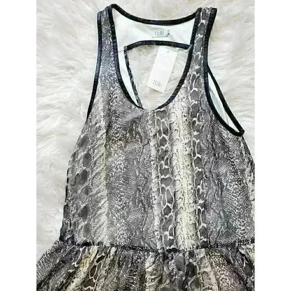 Tobi TURN IT LOOSE DRESS IN CREAM & BLACK snakeskin print sz small - Picture 10 of 12